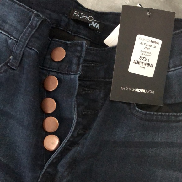 Fashion Nova Flared Jeans 👖 - Picture 2 of 2
